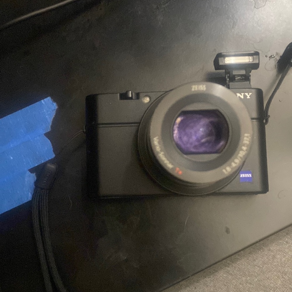 Sony Cybershot DSC RX100 with brand new battery and 64GB SD Card 2 tripods&bag